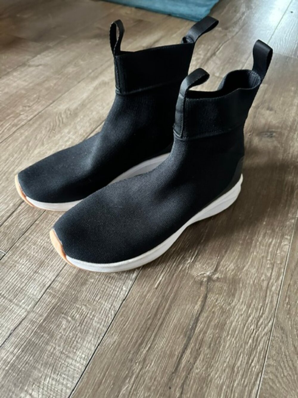 Womens size 9 native boots